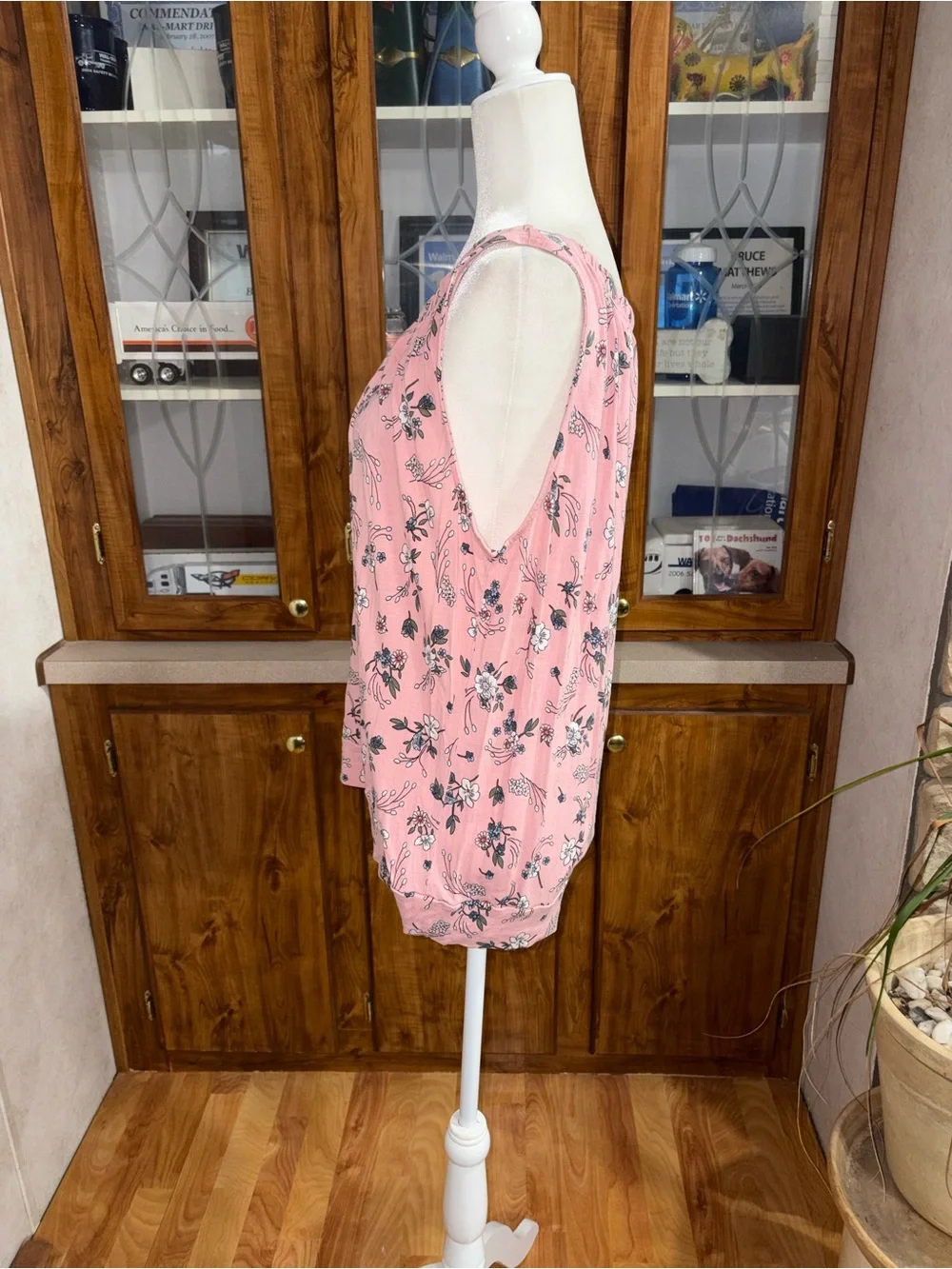 Loft outlet size X-Large pink sleeveless top w/floral pattern EUC